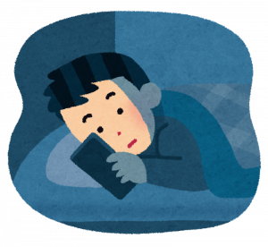 眠くなるまでスマホで動画を見ている